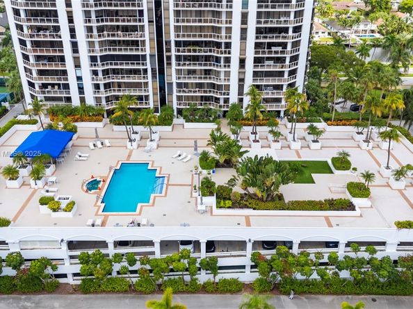 3598 Yacht Club Dr 1004, Aventura FL 33180