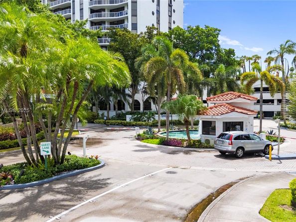 3598 Yacht Club Dr 1004, Aventura FL 33180