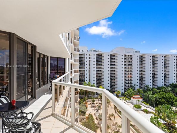 3598 Yacht Club Dr 1004, Aventura FL 33180