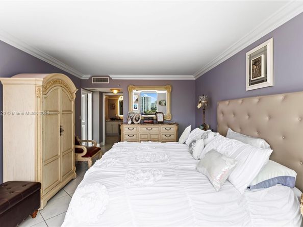 3598 Yacht Club Dr 1004, Aventura FL 33180