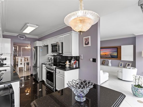 3598 Yacht Club Dr 1004, Aventura FL 33180