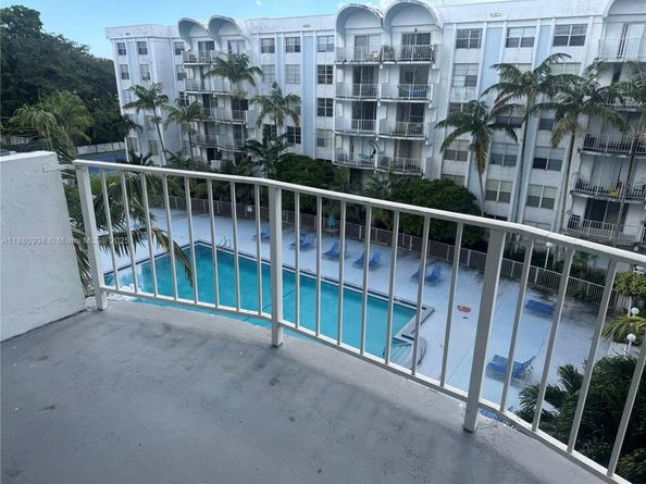 486 NW 165th St Rd B506, Miami FL 33169