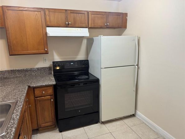 486 NW 165th St Rd B506, Miami FL 33169