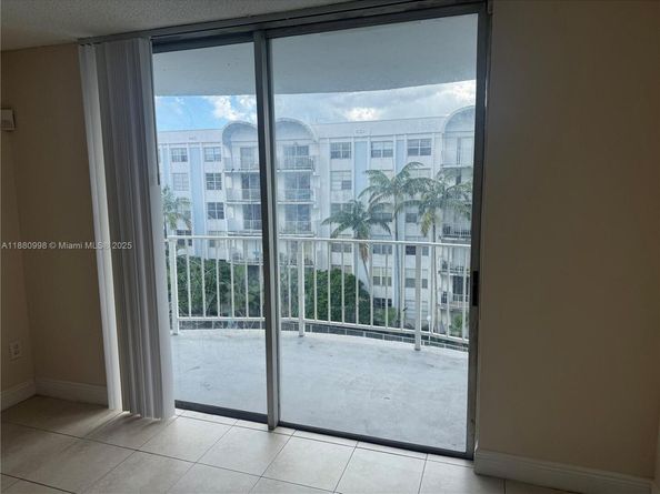 486 NW 165th St Rd B506, Miami FL 33169