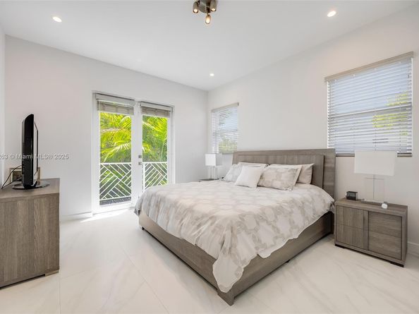 3648 Oak Ave, Coconut Grove FL 33133