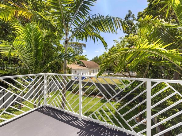 3648 Oak Ave, Coconut Grove FL 33133