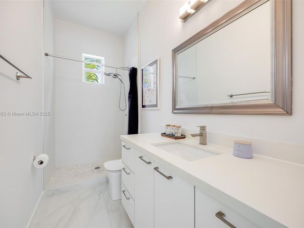 3648 Oak Ave, Coconut Grove FL 33133