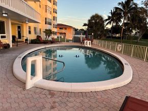 2500 NE 48th Ln 507, Fort Lauderdale FL 33308