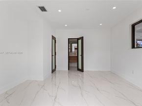 921 W 50th Pl, Hialeah FL 33012