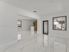 921 W 50th Pl, Hialeah FL 33012