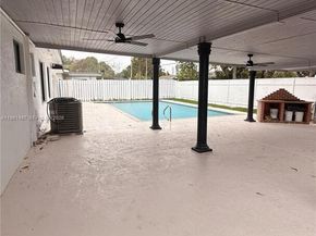 921 W 50th Pl, Hialeah FL 33012