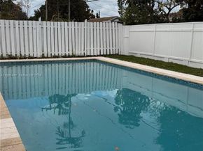 921 W 50th Pl, Hialeah FL 33012