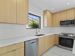 921 W 50th Pl, Hialeah FL 33012