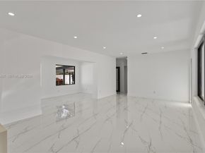 921 W 50th Pl, Hialeah FL 33012