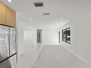 921 W 50th Pl, Hialeah FL 33012