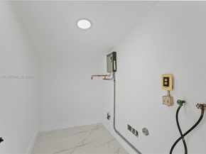 921 W 50th Pl, Hialeah FL 33012