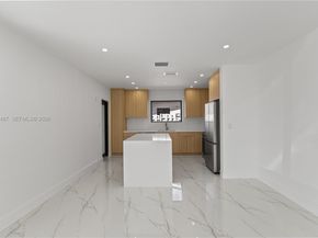 921 W 50th Pl, Hialeah FL 33012