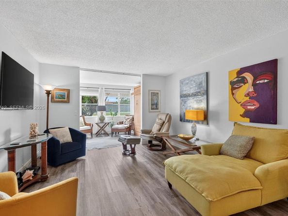 9821 Sunrise Lakes Blvd 107, Sunrise FL 33322