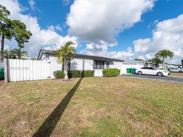 1417 SW 48th Ave, Fort Lauderdale FL 33317