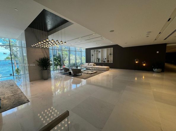 300 Biscayne Boulevard Way 1806, Miami FL 33131