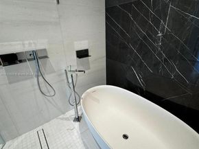 300 Biscayne Boulevard Way 1806, Miami FL 33131