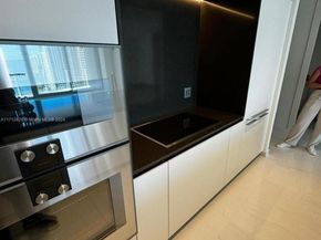 300 Biscayne Boulevard Way 1806, Miami FL 33131