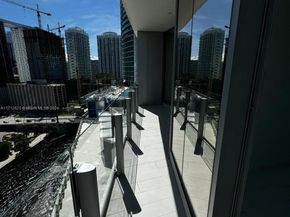 300 Biscayne Boulevard Way 1806, Miami FL 33131