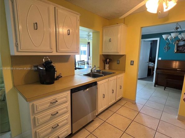 1500 NW 90th Way, Plantation FL 33322
