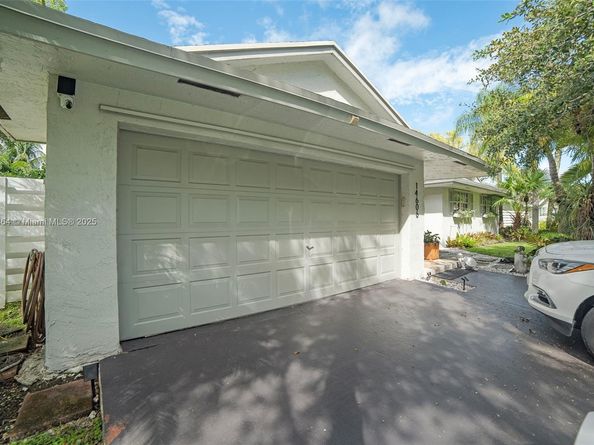 14606 SW 153rd Pl, Miami FL 33196