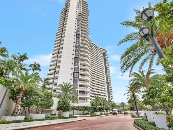 1000 Island Blvd 1004, Aventura FL 33160