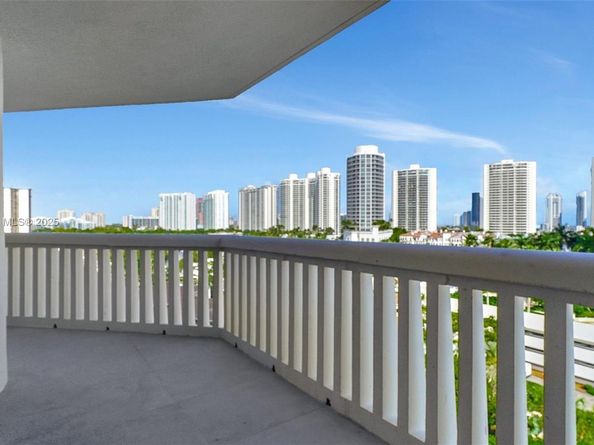 1000 Island Blvd 1004, Aventura FL 33160