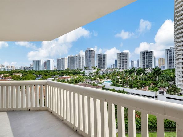 1000 Island Blvd 1004, Aventura FL 33160