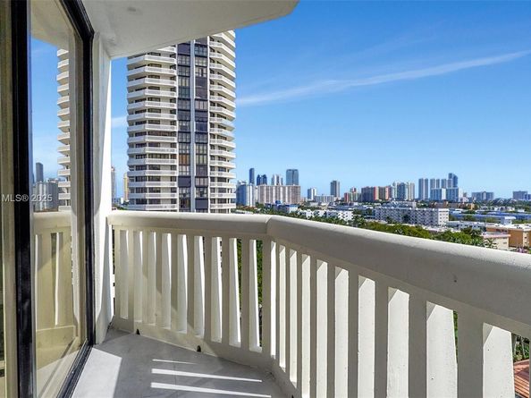 1000 Island Blvd 1004, Aventura FL 33160
