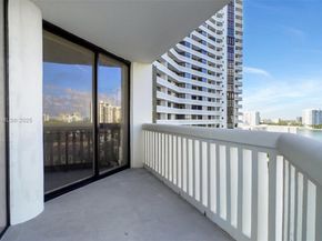 1000 Island Blvd 1004, Aventura FL 33160