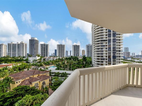 1000 Island Blvd 1004, Aventura FL 33160