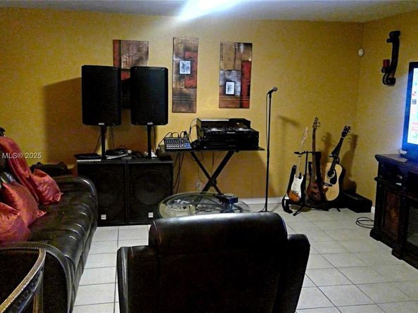 1071 SW 101st Ter, Pembroke Pines FL 33025