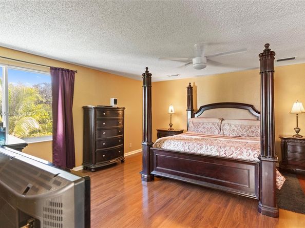 1071 SW 101st Ter, Pembroke Pines FL 33025