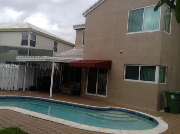 1071 SW 101st Ter, Pembroke Pines FL 33025