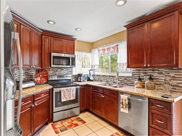 1071 SW 101st Ter, Pembroke Pines FL 33025