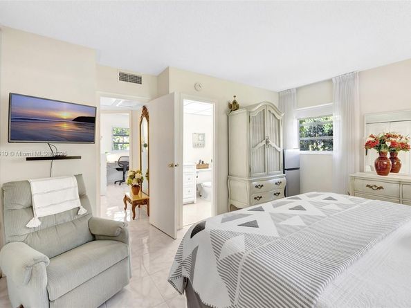 5002 NW 35th St 210, Lauderdale Lakes FL 33319