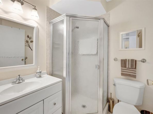 5002 NW 35th St 210, Lauderdale Lakes FL 33319