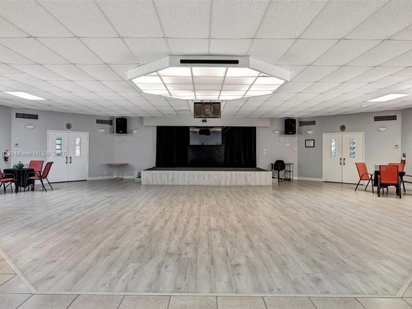 5002 NW 35th St 210, Lauderdale Lakes FL 33319