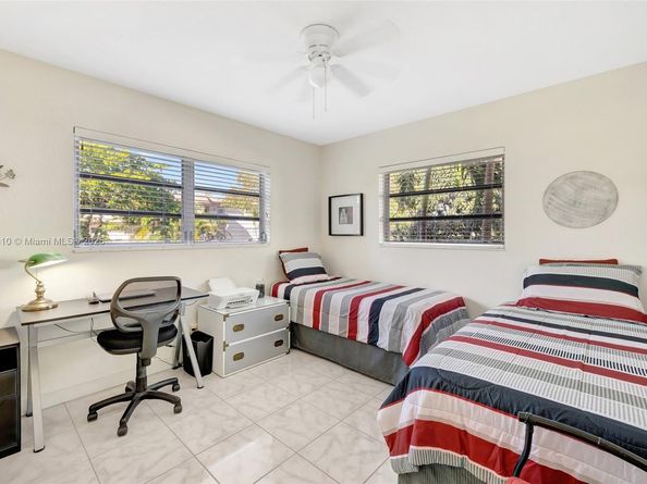 5002 NW 35th St 210, Lauderdale Lakes FL 33319