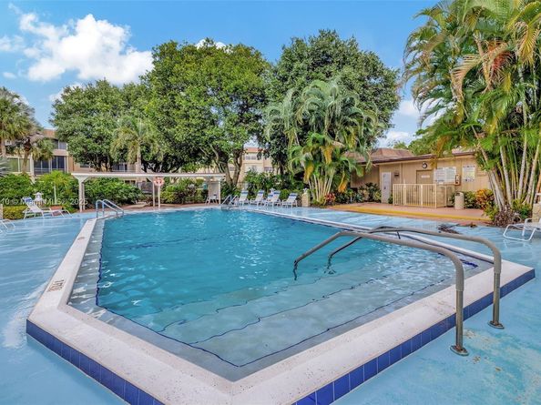 5002 NW 35th St 210, Lauderdale Lakes FL 33319