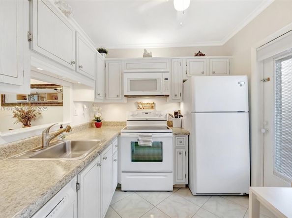 5002 NW 35th St 210, Lauderdale Lakes FL 33319