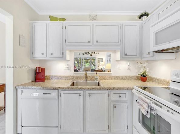 5002 NW 35th St 210, Lauderdale Lakes FL 33319