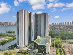 16385 Biscayne Blvd 2901 +2 Parking, North Miami Beach FL 33160