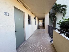 2400 NE 10th St 203, Pompano Beach FL 33062