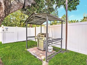 1318 Washington St, Hollywood FL 33019