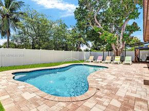 1318 Washington St, Hollywood FL 33019